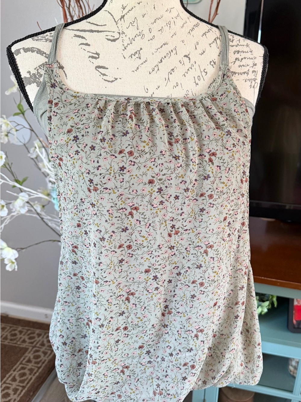Myth Women’s Floral Scoop Neck Tank Top - Light Sage Size Small